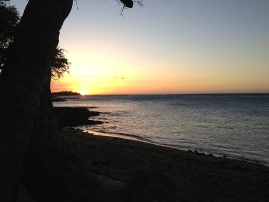 Anaeho'omalu Bay's famous sunset